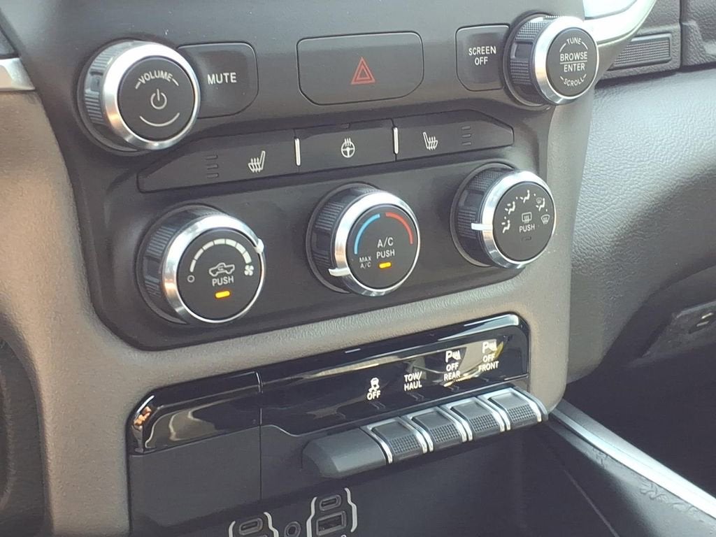 2023 RAM 1500 Big Horn Crew Cab 4x4 5'7" Box