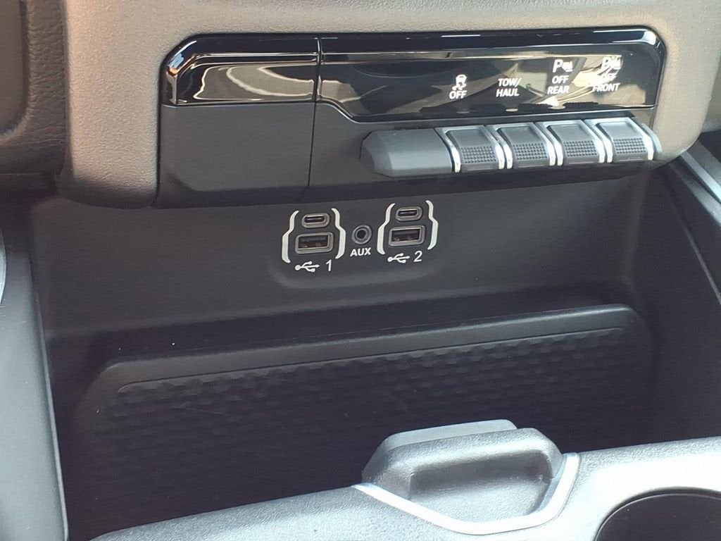 2023 RAM 1500 Big Horn Crew Cab 4x4 5'7" Box
