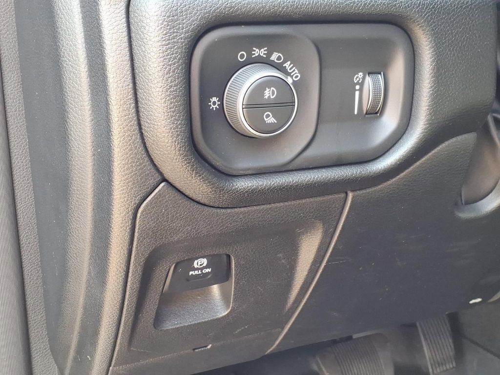 2023 RAM 1500 Big Horn Crew Cab 4x4 5'7" Box