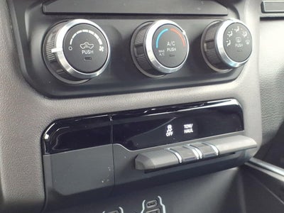 2022 RAM 1500 Big Horn Crew Cab 4x4 5'7" Box