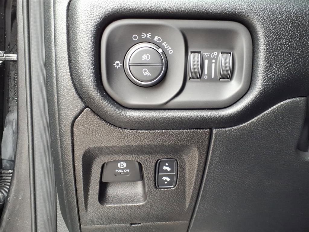 2022 RAM 1500 Laramie Crew Cab 4x4 5'7" Box