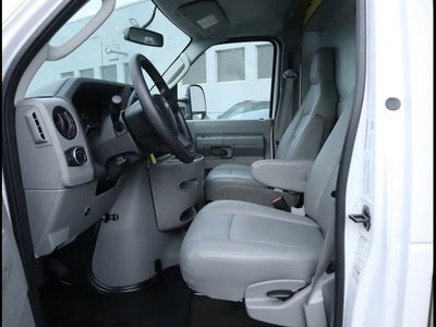 2022 Ford E-Series Cutaway Base