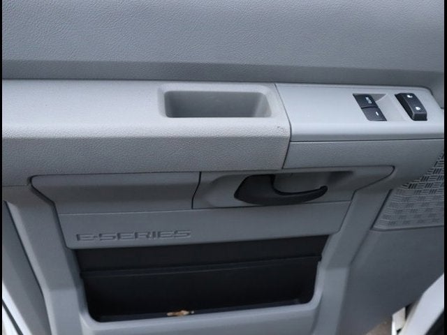 2022 Ford E-Series Cutaway Base