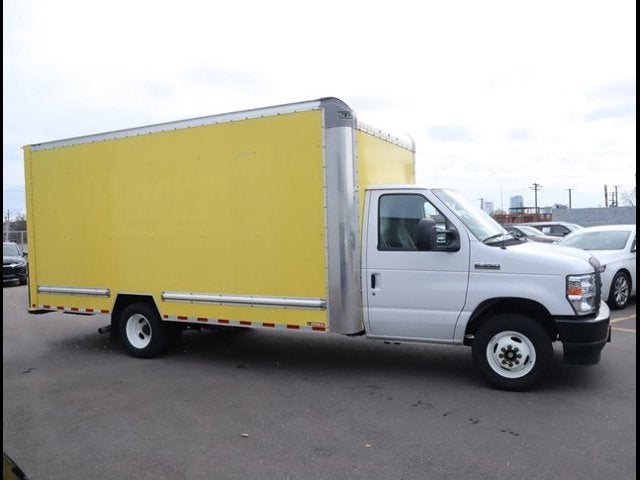 2022 Ford E-Series Cutaway Base