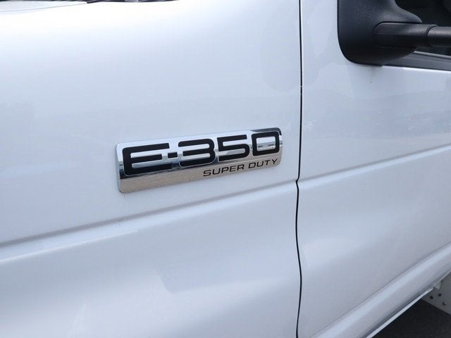 2022 Ford E-Series Cutaway Base