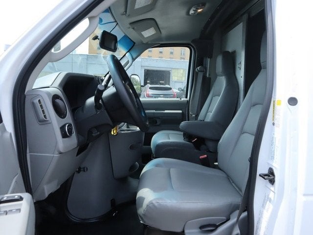 2022 Ford E-Series Cutaway Base