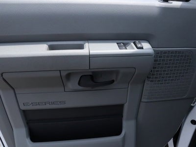 2022 Ford E-Series Cutaway Base