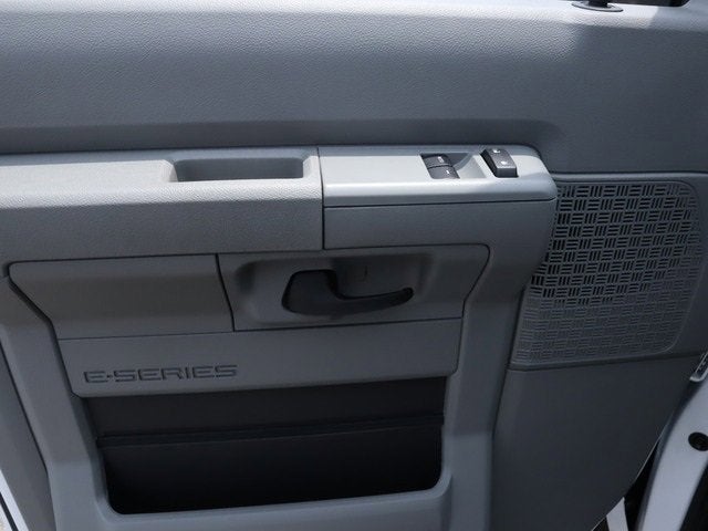 2022 Ford E-Series Cutaway Base