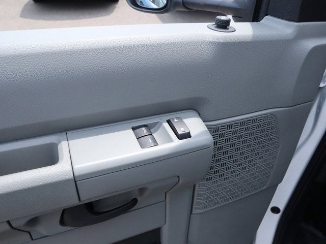 2022 Ford E-Series Cutaway Base