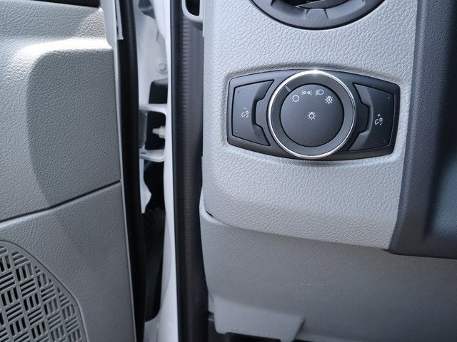 2022 Ford E-Series Cutaway Base