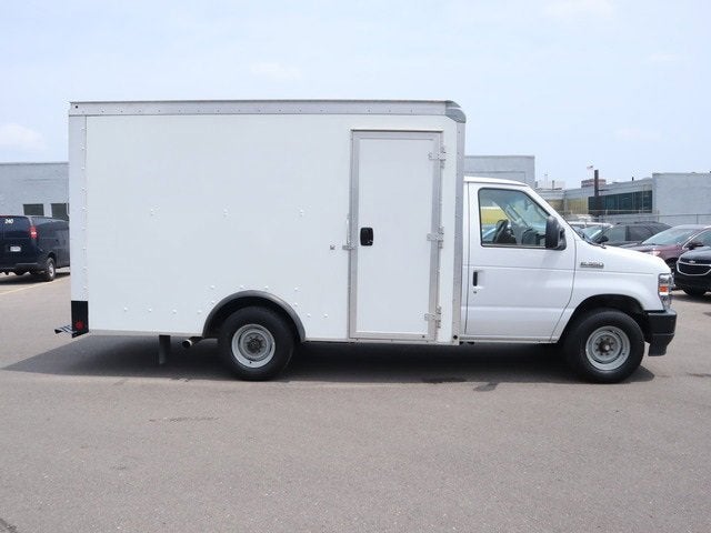 2022 Ford E-Series Cutaway Base