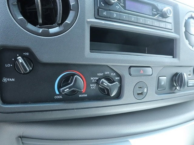 2022 Ford E-Series Cutaway Base