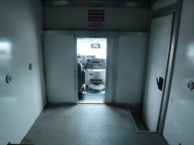 2022 Ford E-Series Cutaway Base