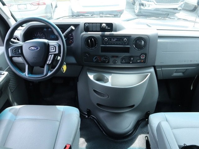 2022 Ford E-Series Cutaway Base