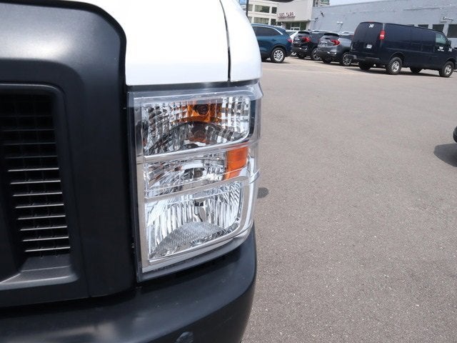 2022 Ford E-Series Cutaway Base