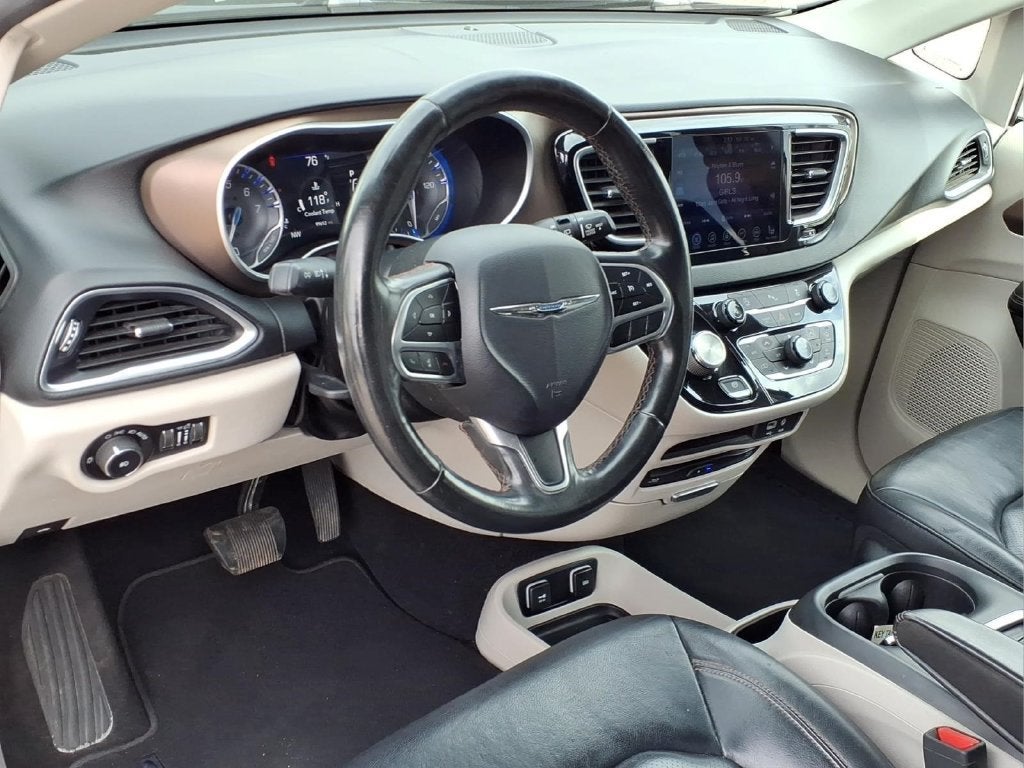 2017 Chrysler Pacifica Touring-L Plus