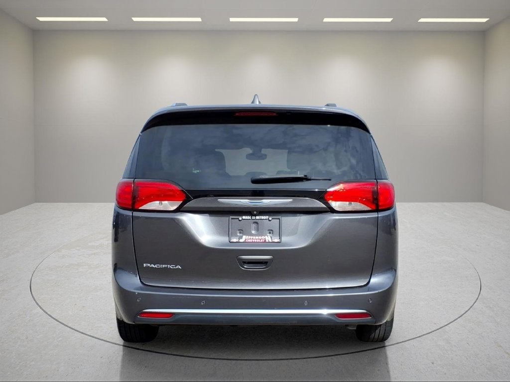 2017 Chrysler Pacifica Touring-L Plus