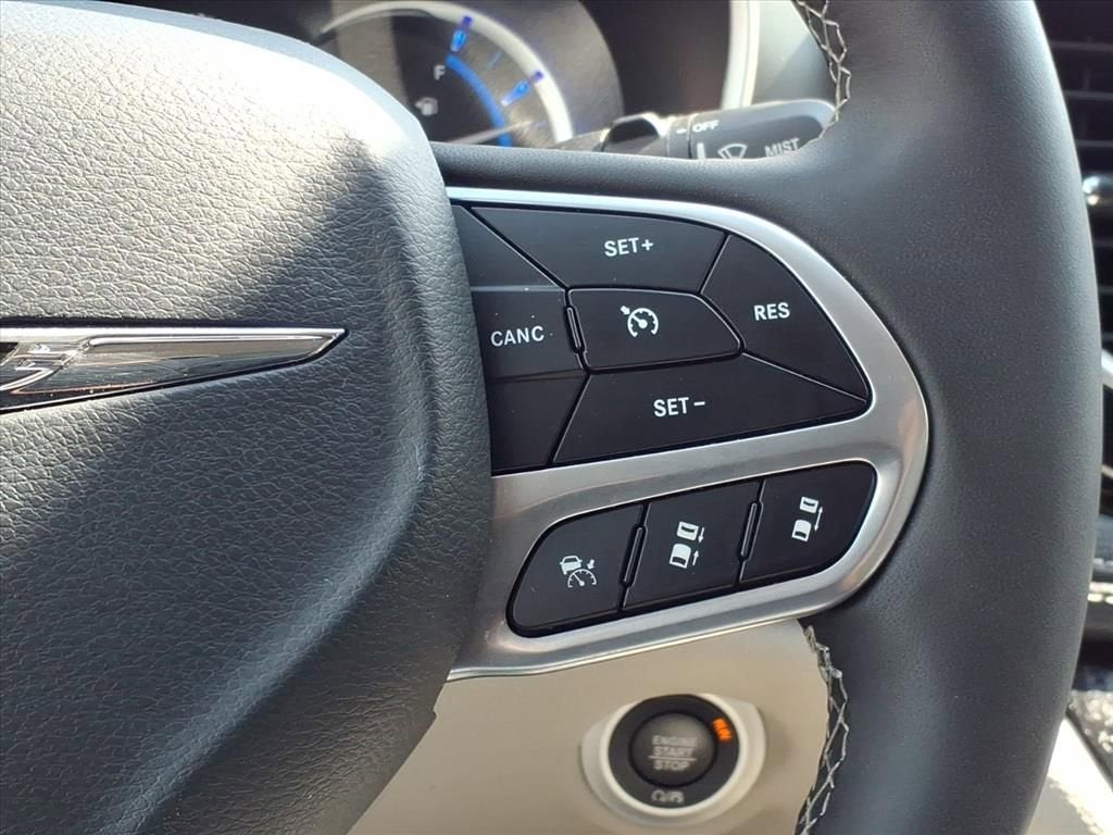 2024 Chrysler Pacifica Hybrid Select