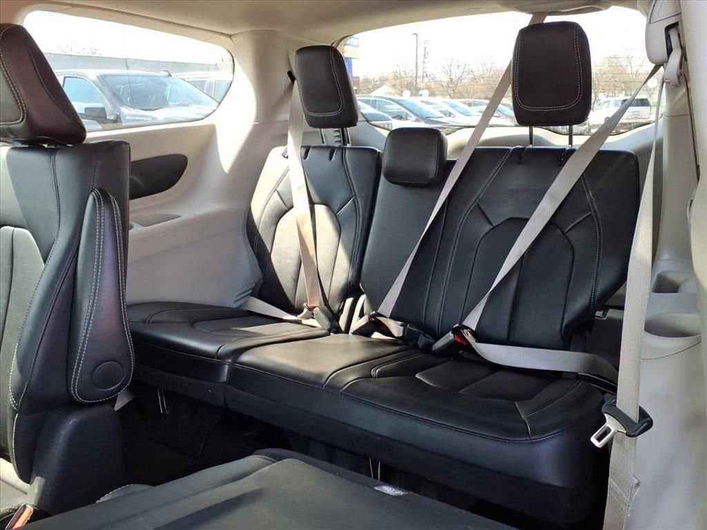 2024 Chrysler Pacifica Hybrid Select