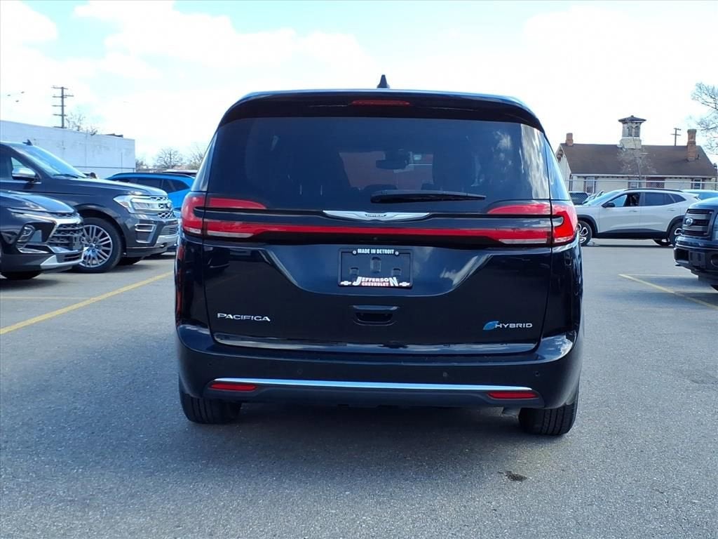 2024 Chrysler Pacifica Hybrid Select