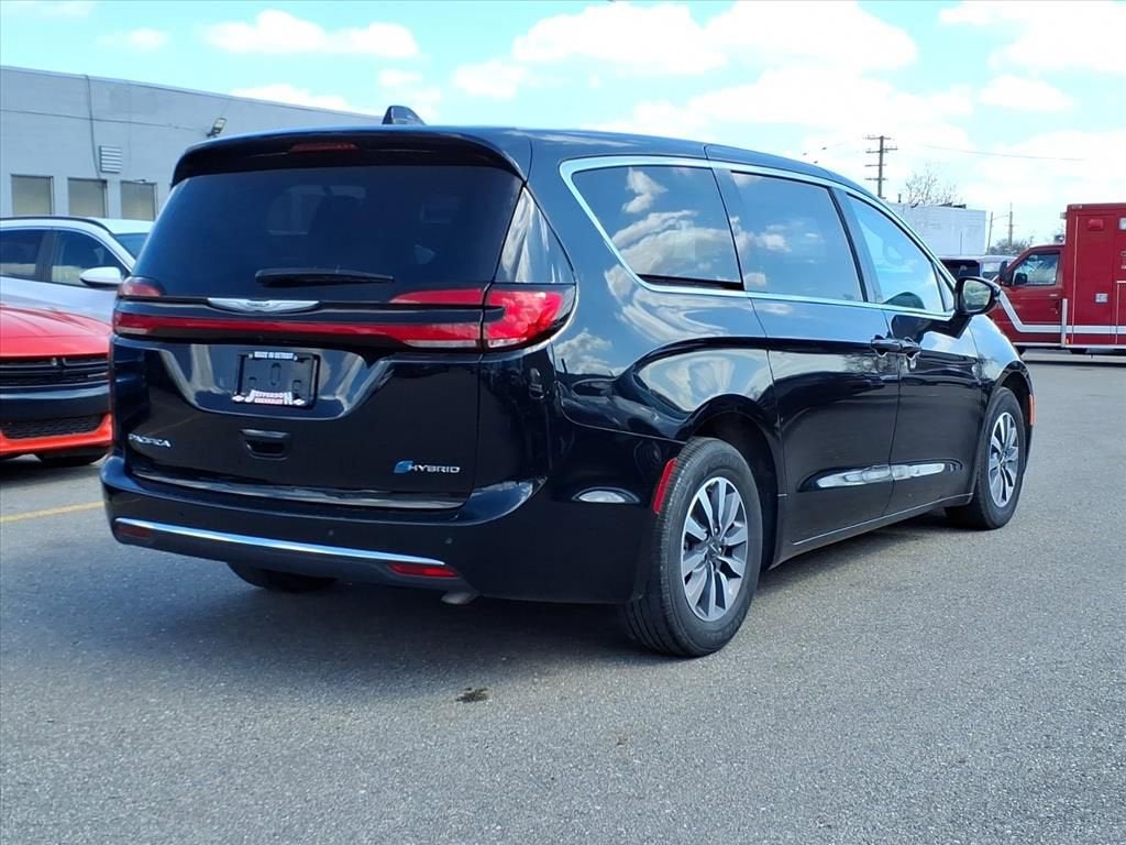 2024 Chrysler Pacifica Hybrid Select